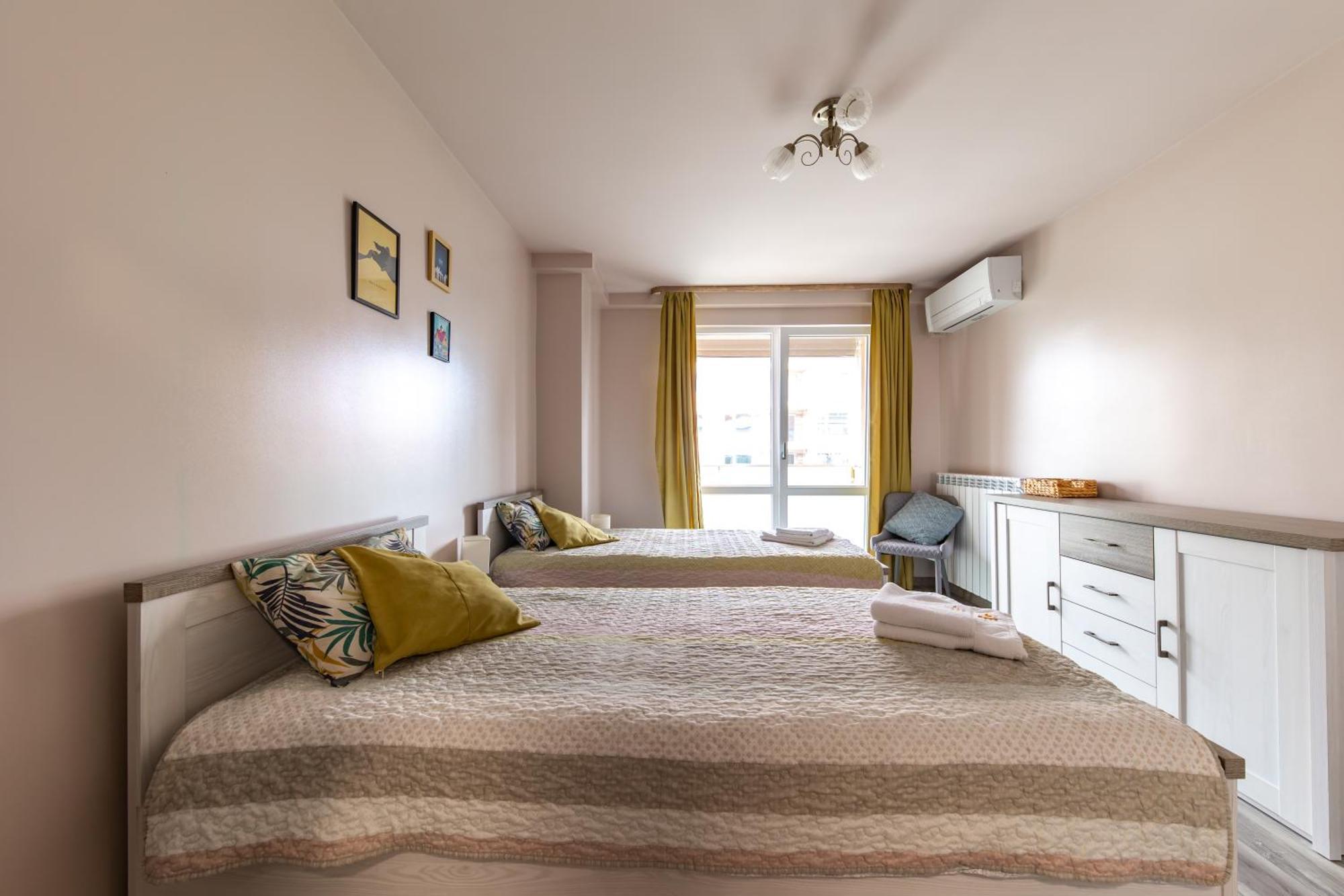 Happy Town Apartments Veliko Tărnovo Esterno foto
